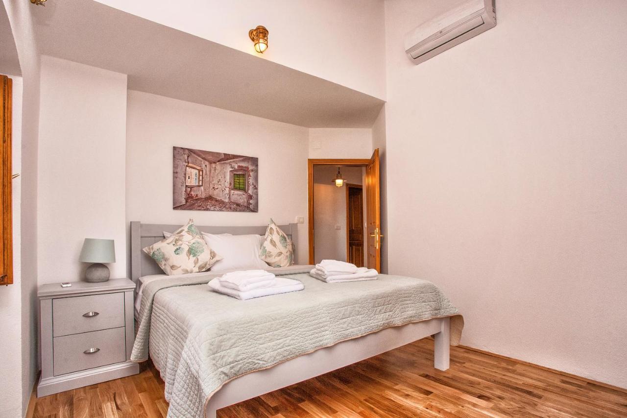 Villa Ruza, Donja Lastva Tivat Bilik gambar
